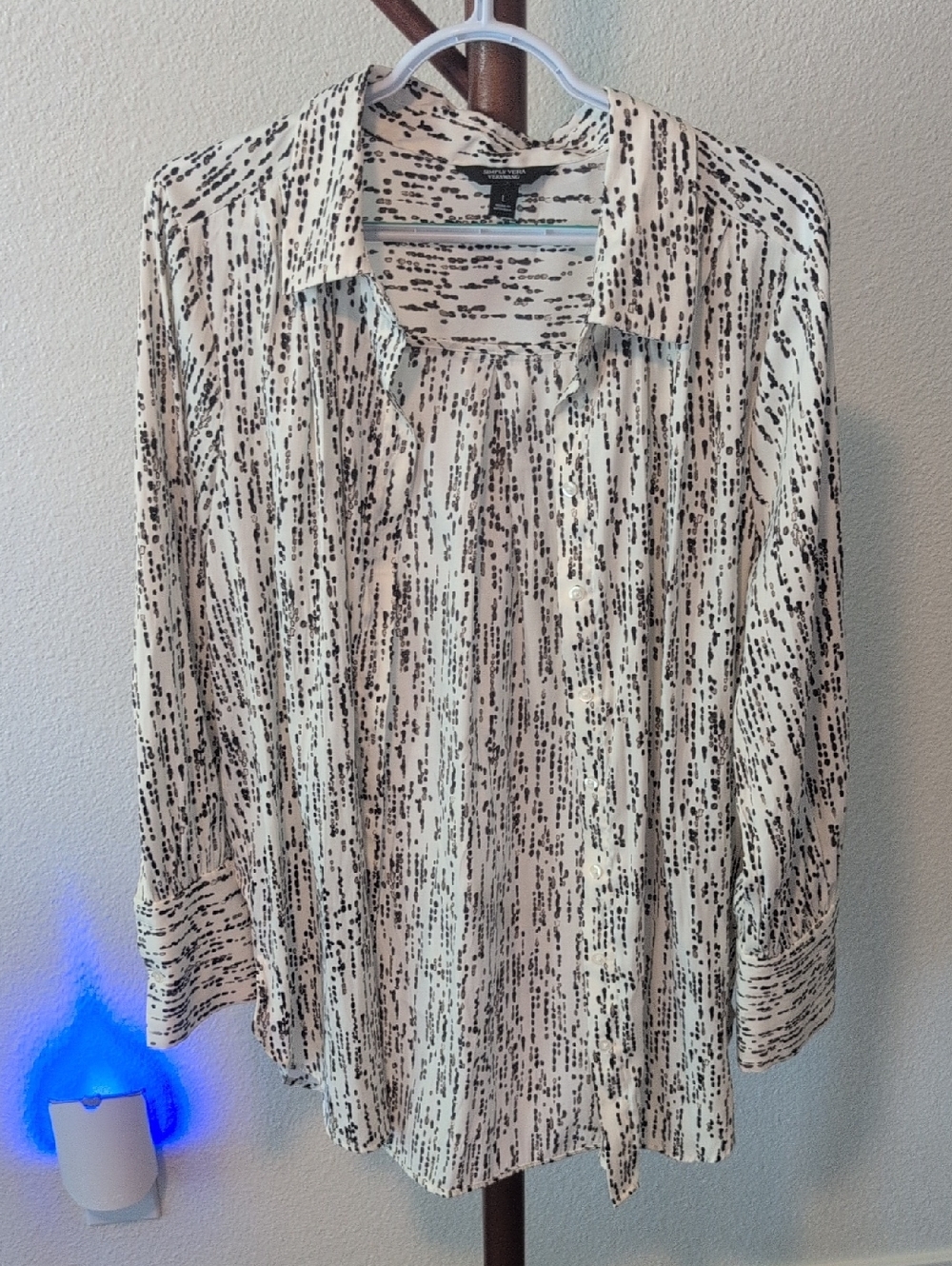 Simply Vera Vera Wang Cream and Black Abstract Button-Down Blouse